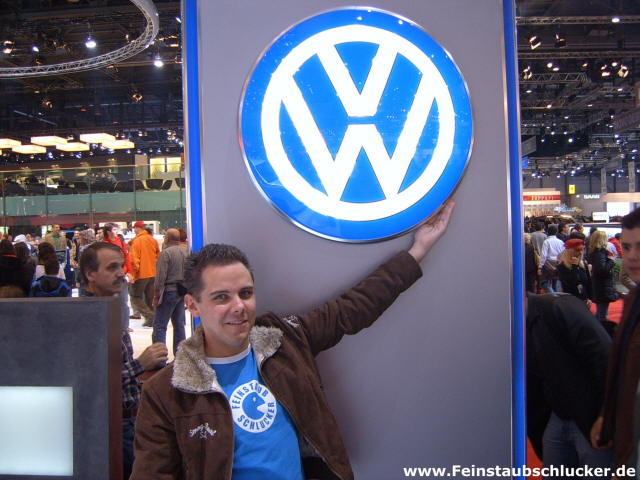 Alex am VW-Logo