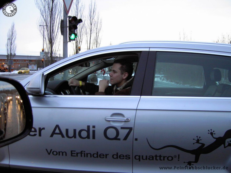 Alex auf Testfahrt im Audi Q7
