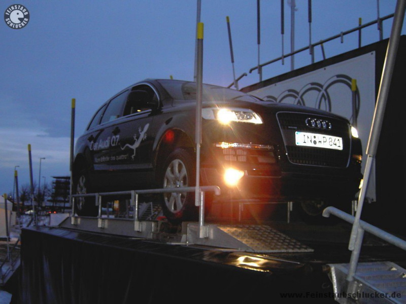Audi Q7 am unteren Gelndeturm