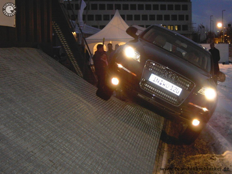 Audi Q7 in Schrglage - Front