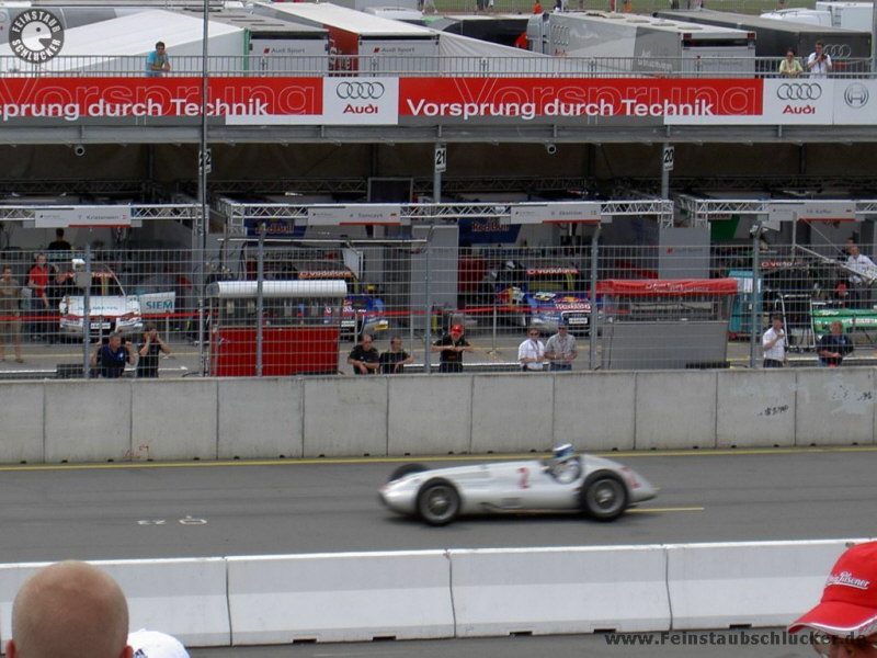 Mikka H�kkinen im Mercedes Silberpfeil