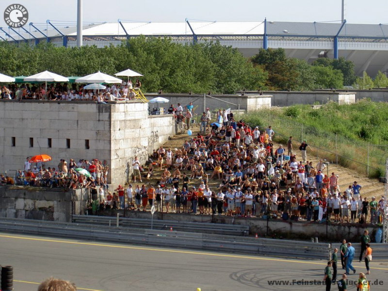 Trib�ne f�r Arme